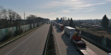 Riesige LKW-Staus an den Grenzübergängen zu Polen. Auf- und Abfahrten gesperrt