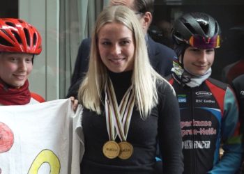 Dreifach-Weltmeisterin Emma Hinze in Cottbus empfangen