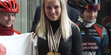 Dreifach-Weltmeisterin Emma Hinze in Cottbus empfangen