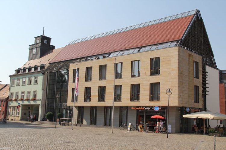 Senftenberg schließt Rathaus, Verwaltungsgebäude, Schwimmhalle und Bibliothek