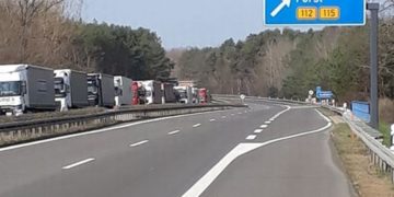 Nach Grenzschließung. Lange LKW-Grenzstaus auf A15 und A12