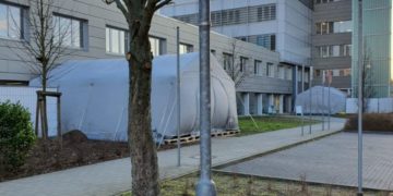 Neues Corona-Zelt am CTK in Cottbus betriebsbereit. Aktuell 24 Infizierte