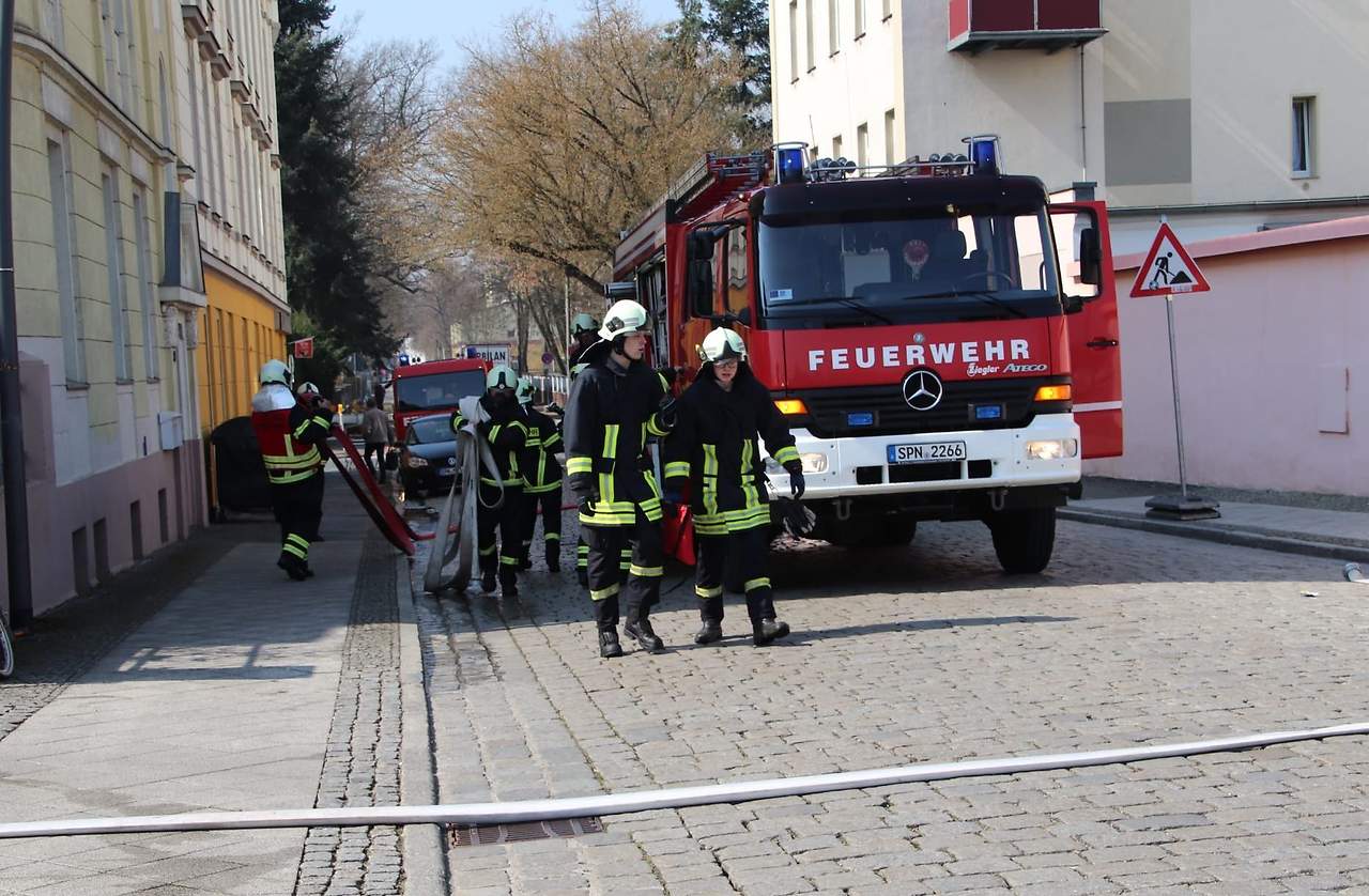Feuerwehren im Einsatz in Forst; Foto: Blaulichtreporter Cottbus