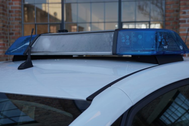 Vater auf dem Beifahrersitz. 14-Jähriger fährt Auto durch Senftenberg