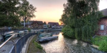 Schlüsselbranche vor dem Aus? IHKs fordern Perspektive für Tourismus&Gastgewerbe