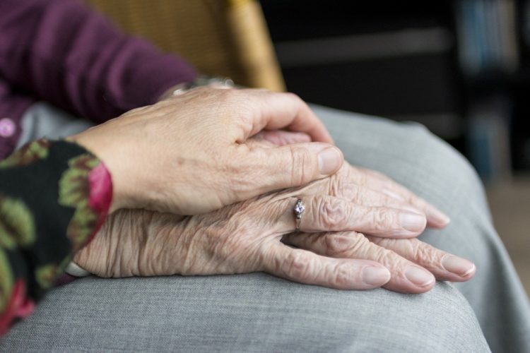 Mindestlohn für Alten- und ambulante Krankenpflege steigt