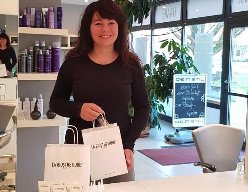 Dorett Baudisch, Inhaberin von "DS Dein Stil" Friseursalon in Cottbus verschickt Färbekits
