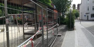 Spielplatz in der Cottbuser Tiegelgasse wegen Schäden gesperrt