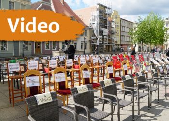 Gastronomiebranche in Not. Aktion "leere Stühle" in Cottbus