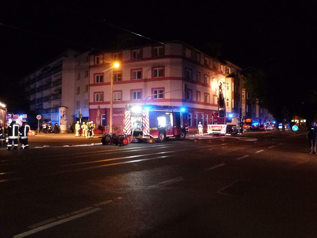 Nächtlicher Brand in Cottbus-Sandow mit vier Verletzten; Foto: Feuerwehr Cottbus Nächtlicher Brand in Cottbus-Sandow mit vier Verletzten; Foto: Feuerwehr Cottbus