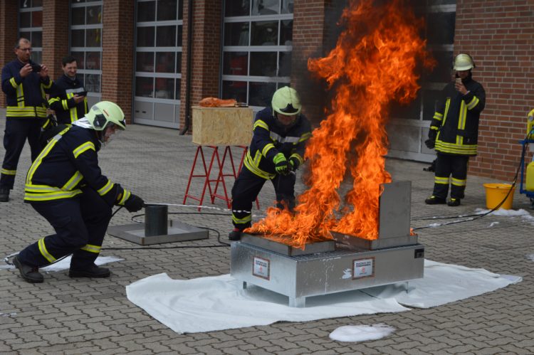 Schaumtrainer für Feuerwehren in Elbe-Elster und Oberspreewald-Lausitz