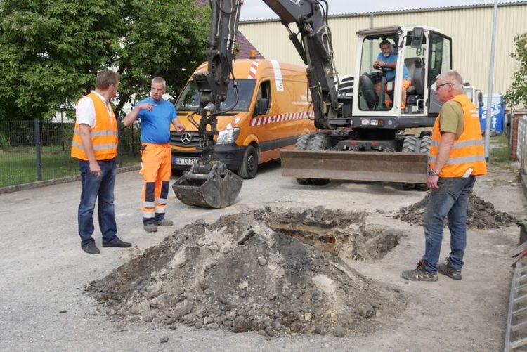 LWG verlegt neue Trinkwasserleitung in Drebkauer Glashüttenstraße