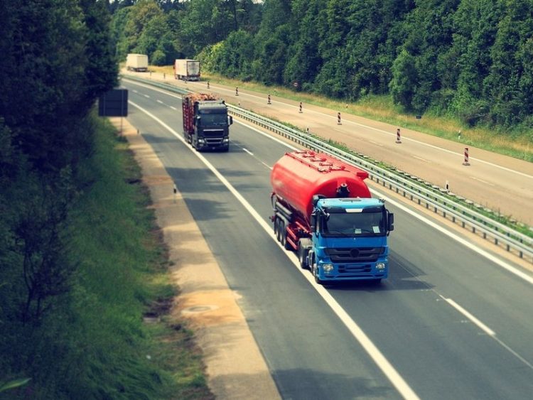 Sonn- und Feiertagsfahrverbot für Lkw gilt in Brandenburg wieder