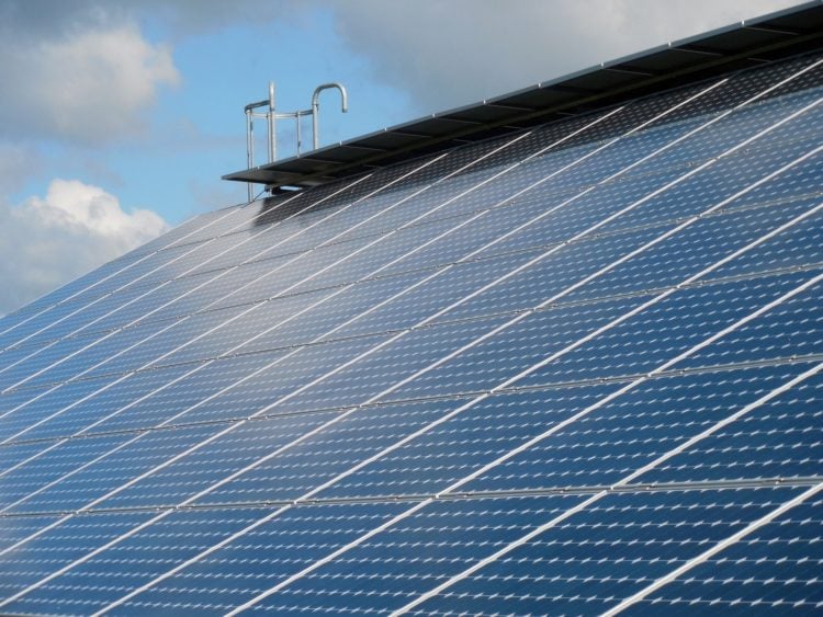 BUND will Solardachpflicht auch in Brandenburg. Ackerflächen für Landwirtschaft