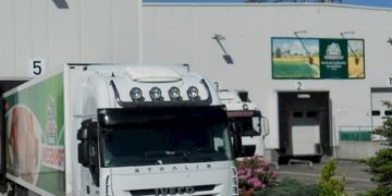 Tierschützer blockieren Wiesenhof-Geflügelschlachtbetrieb in Niederlehme