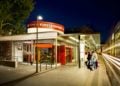 Kundenzentrum von Cottbusverkehr an der Stadtpromenade in Cottbus am Abend