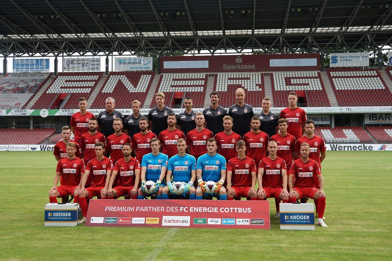 Das aktuelle Mannschaftsfoto des FC Energie Cottbus für die Saison 2020/21; Niederlausitz aktuell