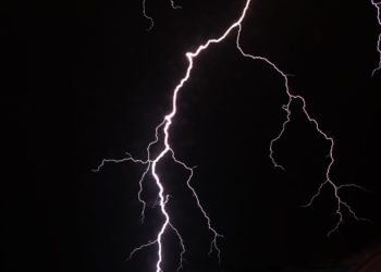 Blitzeinschlag löst Dachstuhlbrand in Pitschen-Pickel aus