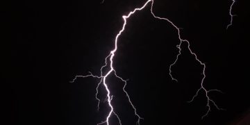 Blitzeinschlag löst Dachstuhlbrand in Pitschen-Pickel aus
