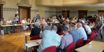Wechselspiel bei der Cottbuser AfD. Scharmacher tritt aus, Buder wieder zurück