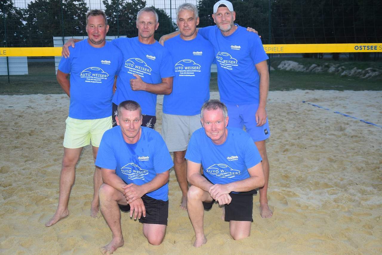 Das Siegerteam von Auto-Weiser: (hinten v.l.) Mario Konzack, Steffen Weiser, Daniel Tatan, Hagen Zschüntzsch, (vorn v.l.) Daniel Müller, Ronald Skiba