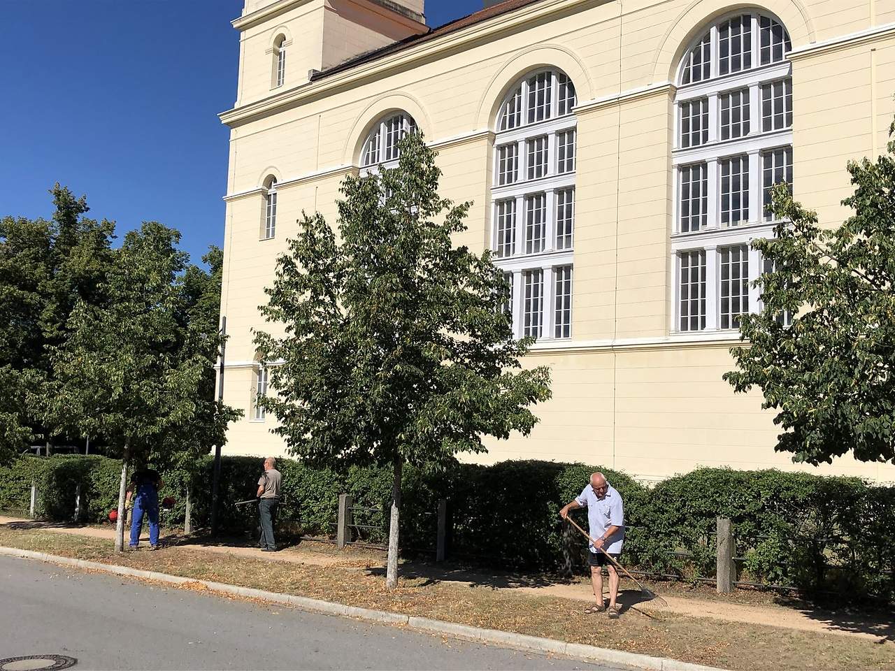 Straupitzer Vereine kehren durch ihr Dorf; Foto: Manuel Pape