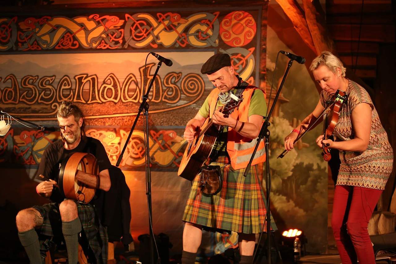 27. Folklorum auf der Kulturinsel Einsiedel mit 30 Bühnen