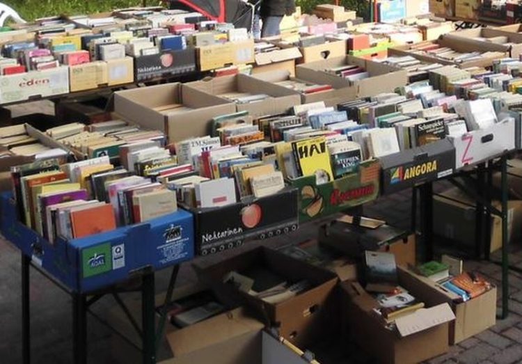 Großer Bücherflohmarkt in der Stadtbibliothek Senftenberg