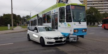 Cottbus: Auto kollidiert in Sandow mit Straßenbahn