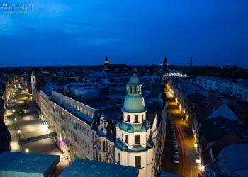 Cottbus erweitert Maskenpflicht auf ÖPNV-Haltestellen. Sperrstunde aufgehoben