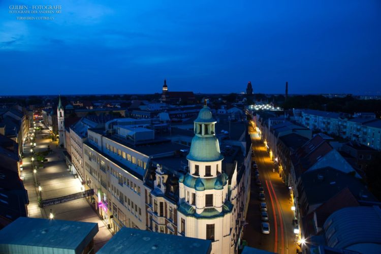 Cottbus erweitert Maskenpflicht auf ÖPNV-Haltestellen. Sperrstunde aufgehoben