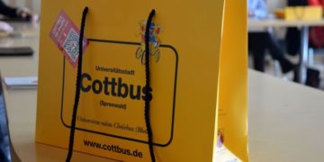 Symbolbild Cottbus Tüte