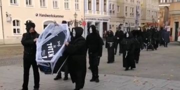 Unangemeldeter Coronagegner-Aufzug in Cottbus