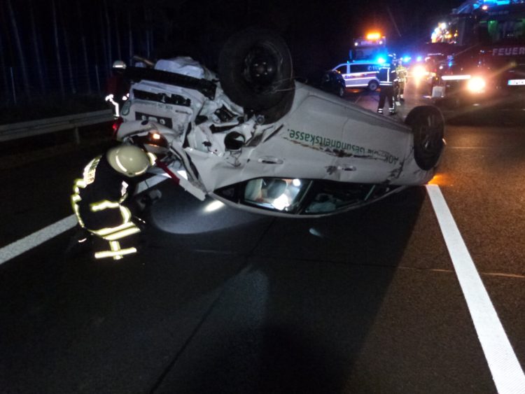 Zwischen Cottbus und Vetschau: Auto überschlägt sich auf der A15