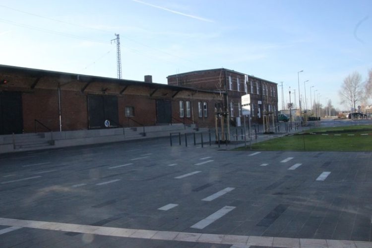 Wendekreis und Fußgängerzone. Nordausgang am Cottbuser Bahnhof fertig