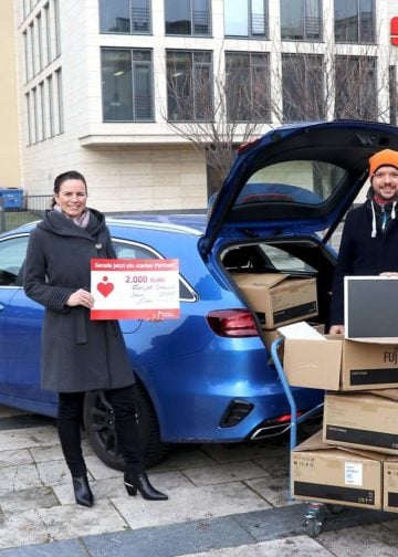 2.000 Euro und sechs Computer kamen für Hey Alter Cottbus von der Sparkasse Spree-Neiße; Foto: Niederlausitz aktuell