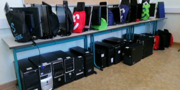 Hey Alter Cottbus verteilt über 100 Computer an Schüler