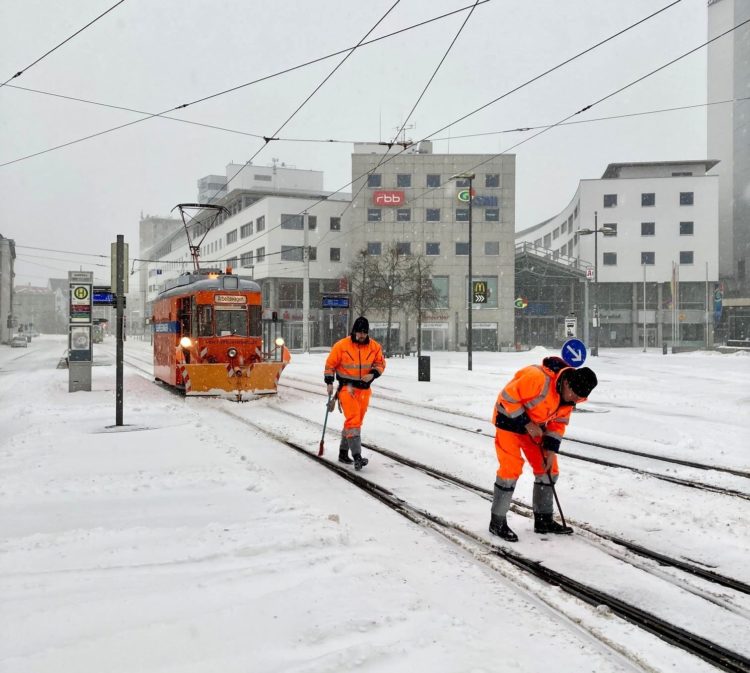 Gleisstörungen & Leitungsprobleme. Cottbusverkehr stellt Straßenbahnbetrieb ein