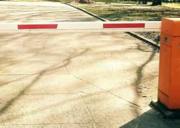 Unbekannte klauen Schranke in Cottbus