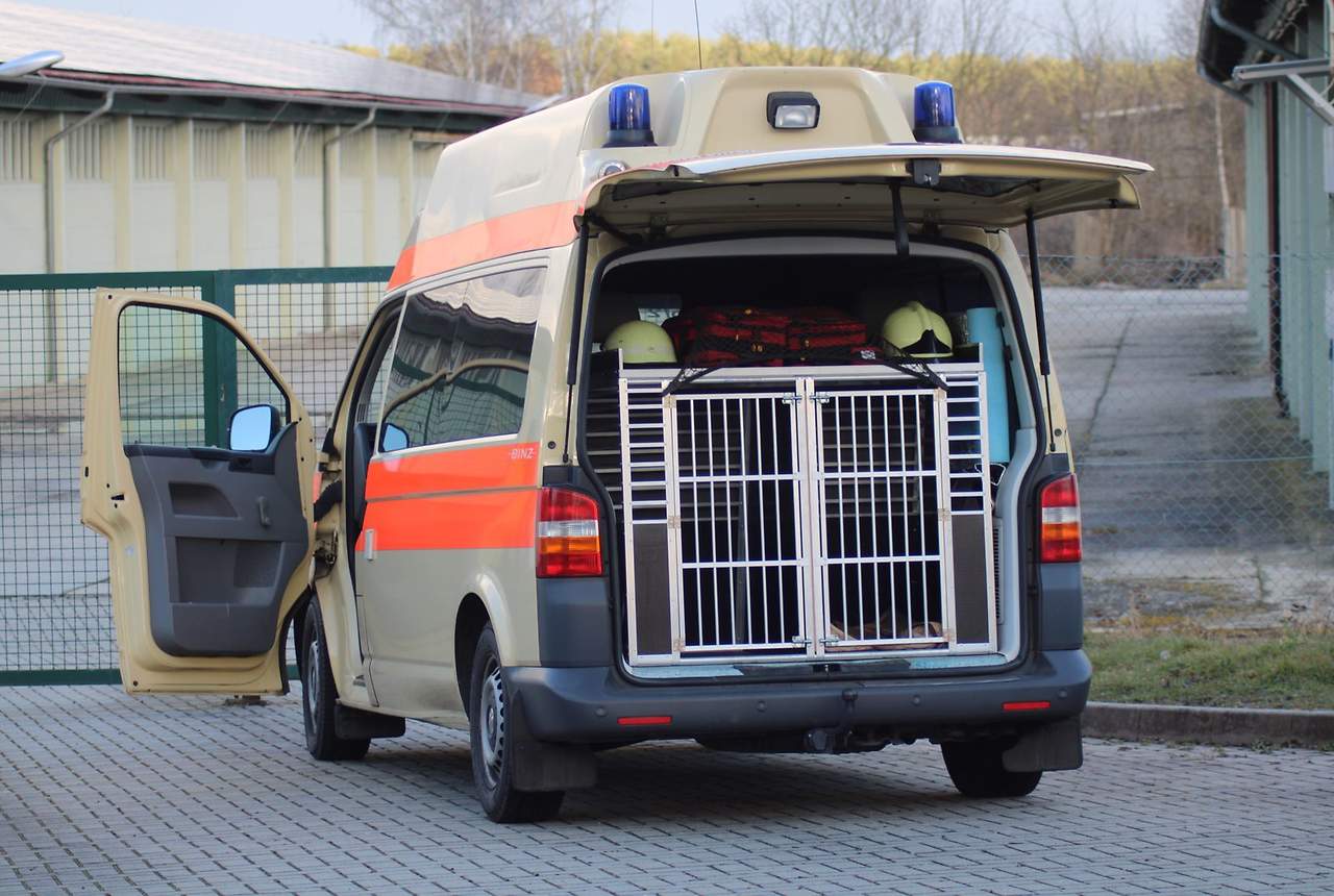 Eine vermisste Frau wird seit Sonntag in Spremberg gesucht. Fährtenhunde kamen ebenfalls zum Einsatz; Bild: Blaulichtreport Lausitz