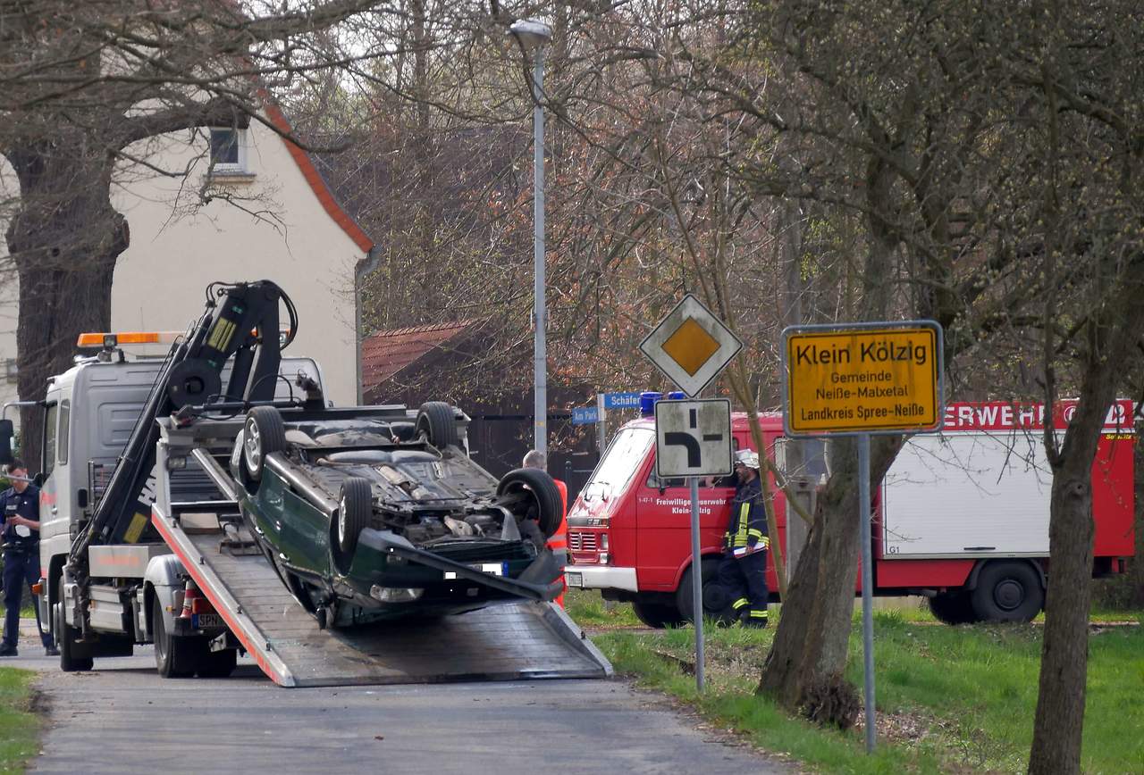Verkehrsunfall in Klein Kölzig, Foto: Blaulichtreport Lausitz