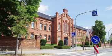 Wiki / Clemensfranz / https://de.wikipedia.org/wiki/Asklepios_Fachklinikum_L%C3%BCbben#/media/Datei:Bahnhofsstra%C3%9Fe_Krankenhaus_L%C3%BCbben.jpg