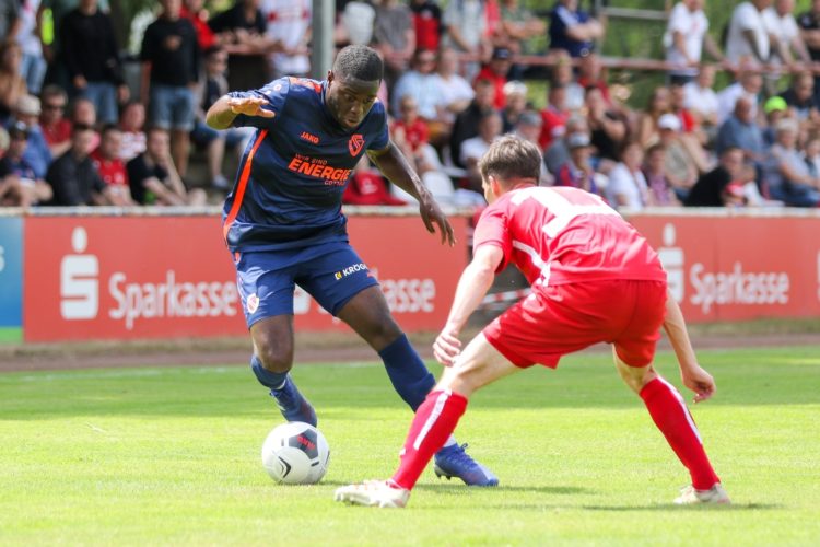 Energie Cottbus verpflichtet Malcolm Badu. Spieltage terminiert