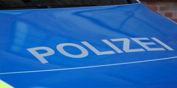 Sekundenschlaf auf der BAB 15: PKW kommt von Fahrbahn ab