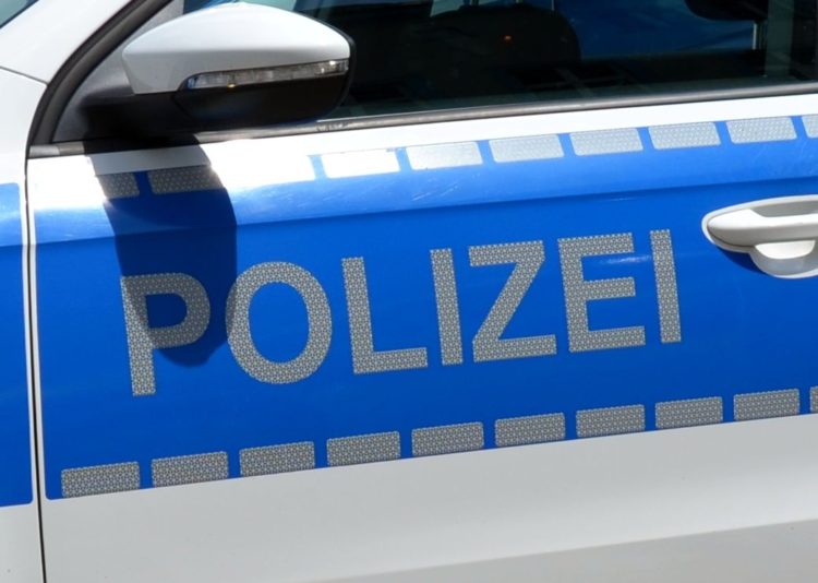 Cottbus: Diebe machen sich mit Trennschleifer an FORD zu schaffen