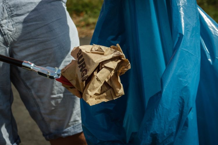 World Cleanup Day: Cottbuser sammeln Müll im Goethepark