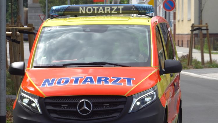 Frau stirbt bei Unfall in Birkenhainichen. 10-jährige Beifahrerin verletzt