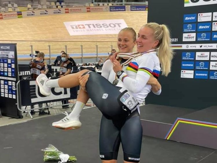 Foto: Hier noch mit Silber beim Sprint, Lea Sophie Friedrich (links), nun hat sie im Keirin Gold geholt