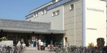 Staatstheater Cottbus lädt zur Premiere von "FEINSTOFF. Vier Versuche mit Seide"