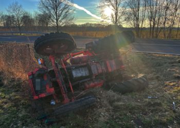 Zwei Verletzte nach Unfall mit Traktor bei Döbern